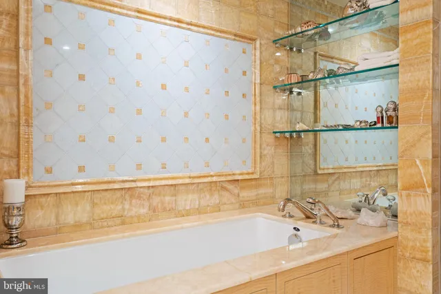 $2,600,000 | 801 Pennsylvania Avenue Northwest, Unit 1218, Washington, DC 20004