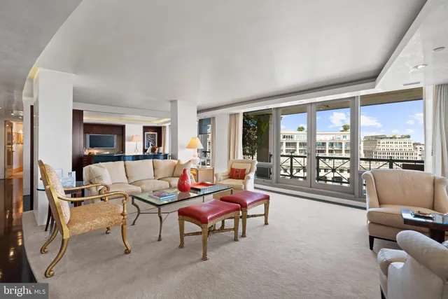 $2,600,000 | 801 Pennsylvania Avenue Northwest, Unit 1218, Washington, DC 20004