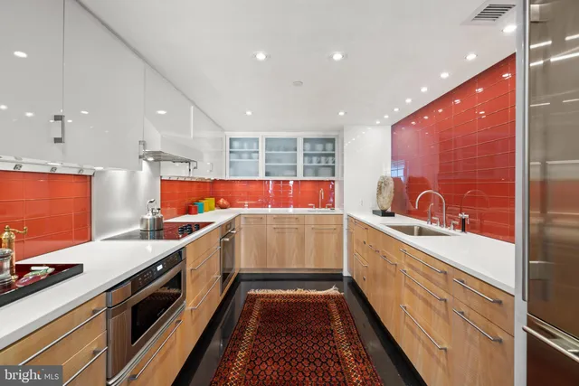 $2,600,000 | 801 Pennsylvania Avenue Northwest, Unit 1218, Washington, DC 20004