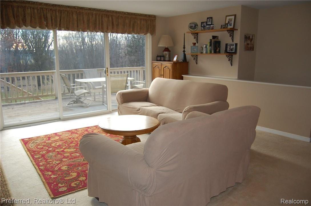 49253 Hanford Road Canton, MI 48187 - Photo 8 of 33 Living Room