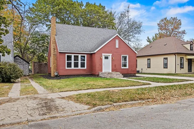 $129,000 | 218 North Sherwood Street, Ivanhoe, MN 56142