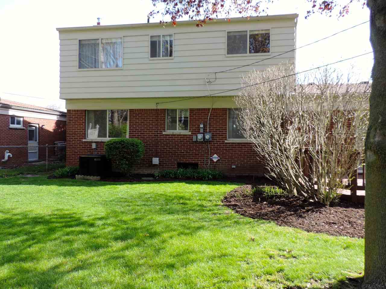 3509 Rhoten Drive Sterling Heights, MI 48310 - Photo 12 of 36 31318293-11.JPG