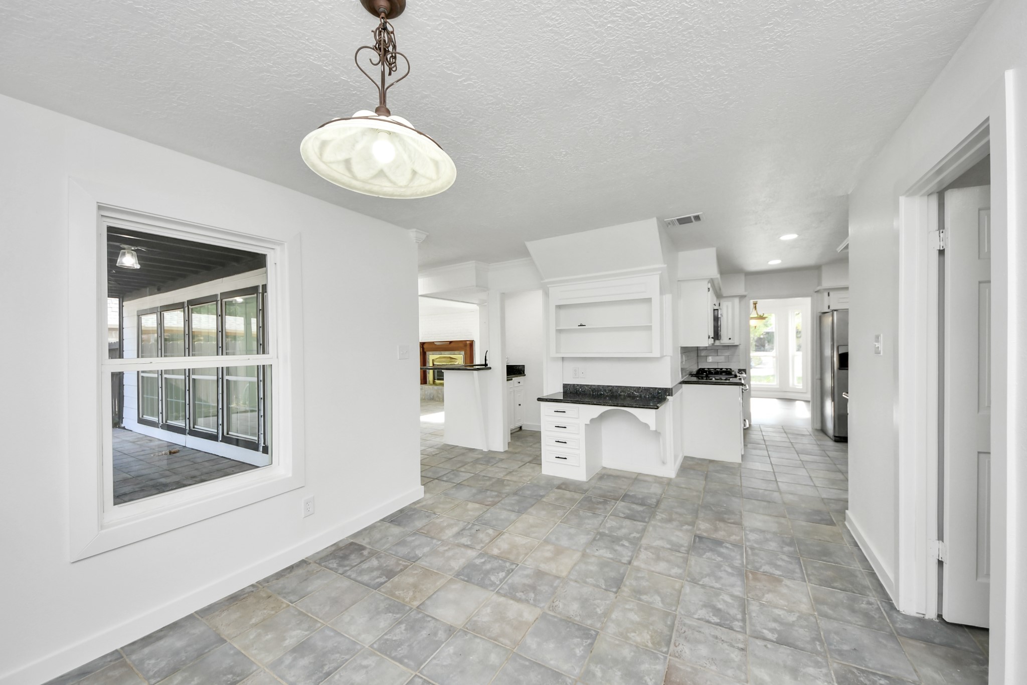 616 South Rivershire Drive Conroe, TX 77304 - Photo 13 of 35 Gallery Image 13