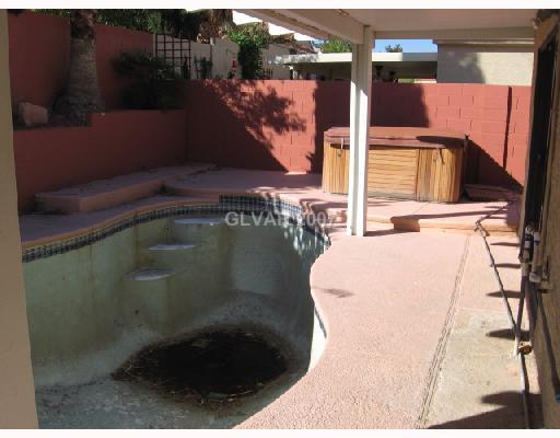 2717 Knightsbridge Road Henderson, NV 89074 - Photo 9 of 12 Swimming Pool/Hot Tub/Sauna.