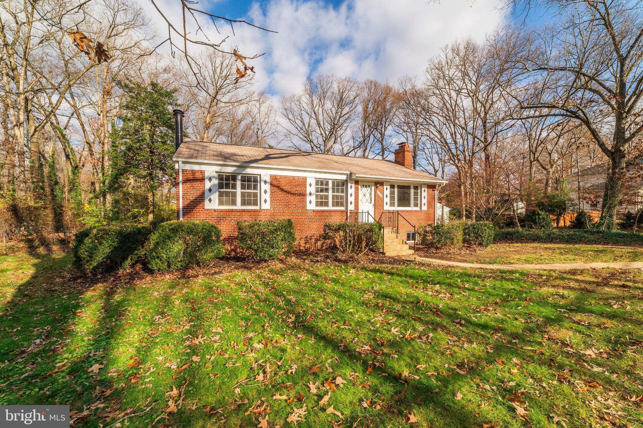 7219 Tanager Street Springfield, VA 22150 - Photo 3 of 55 Front of Beautiful Brick Rambler