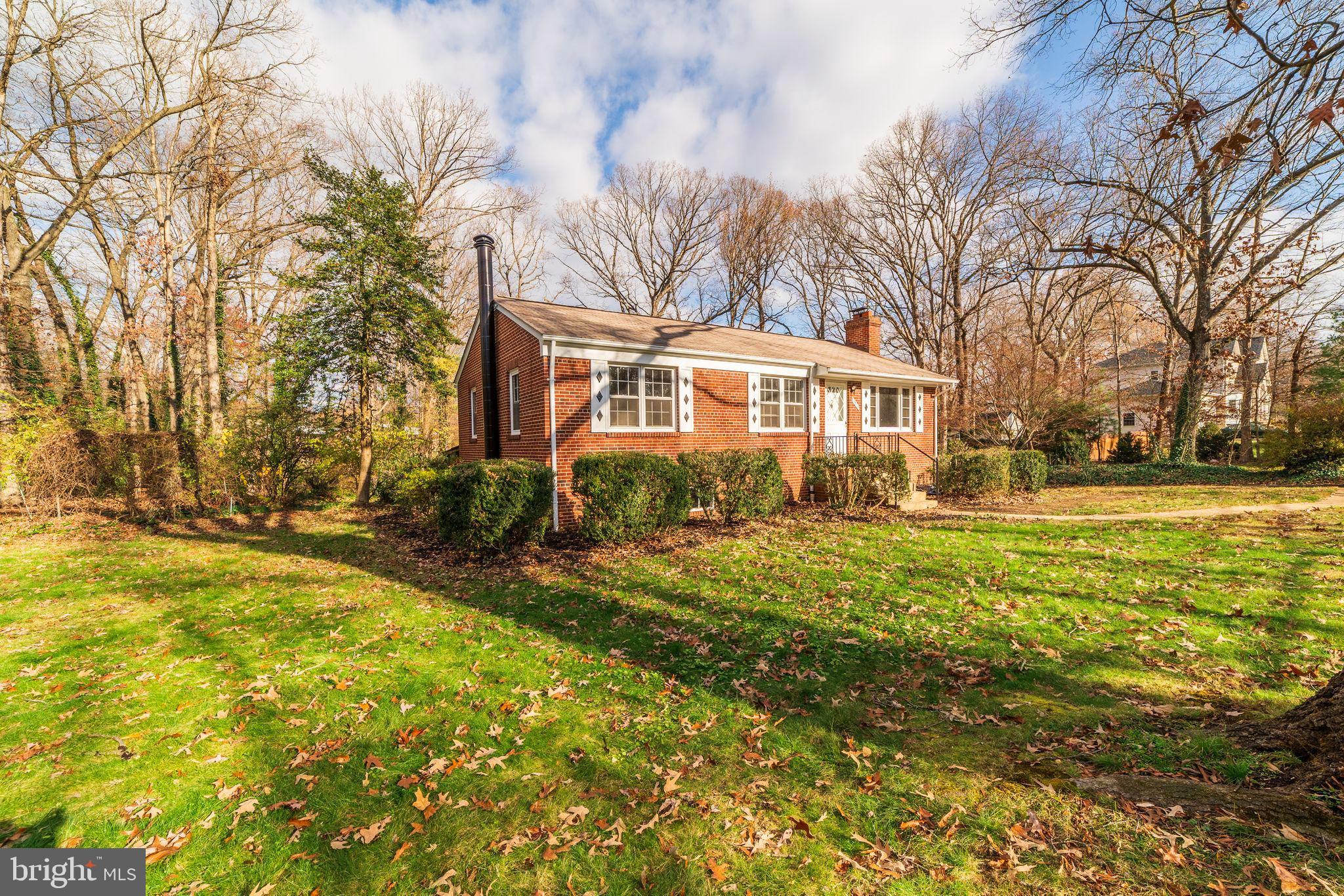 7219 Tanager Street Springfield, VA 22150 - Photo 4 of 55 Front of Beautiful Brick Rambler with large yard
