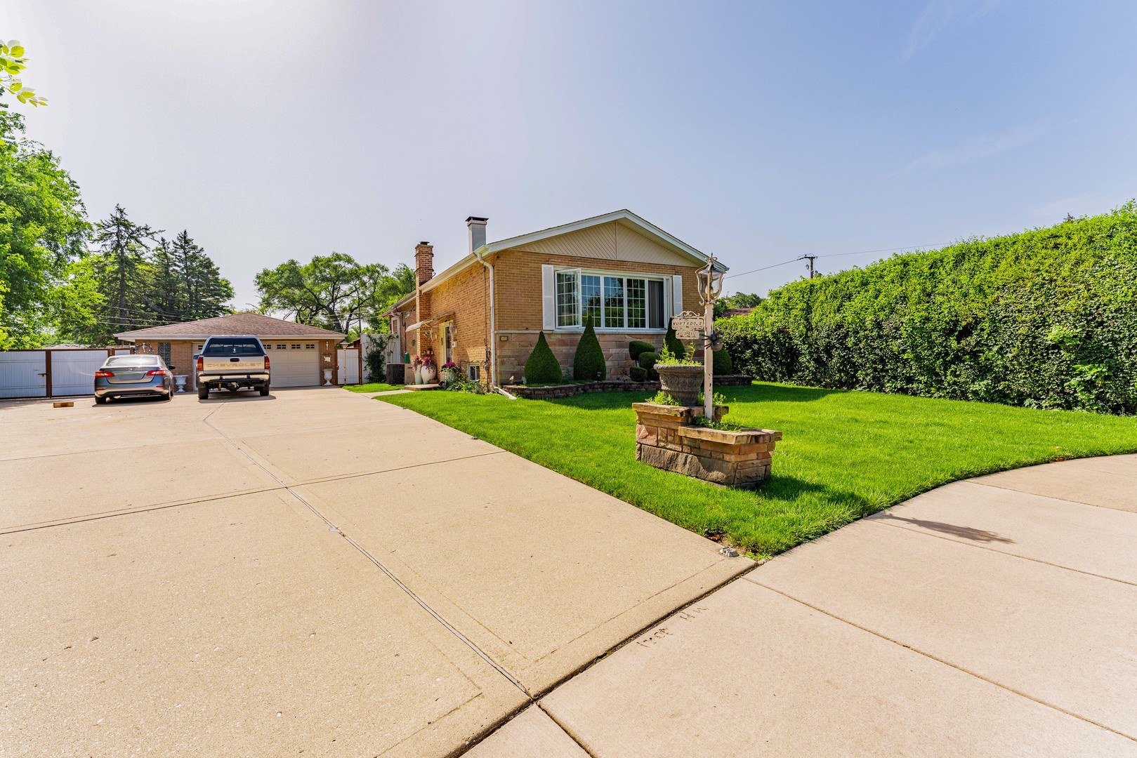 433 Cherry Hill Drive Addison, IL 60101 - Photo 2 of 35