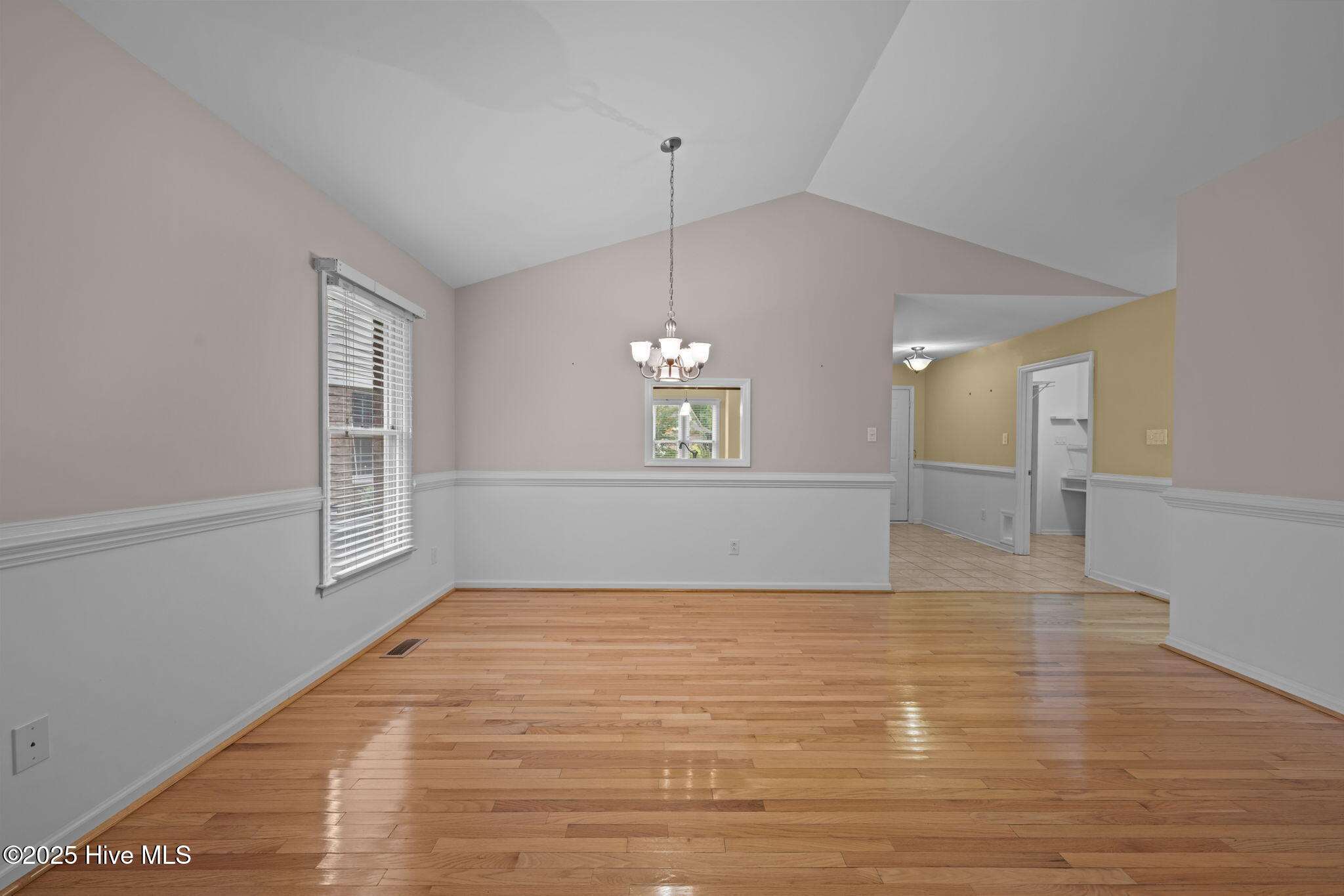 122 Innisbrook Court New Bern, NC 28562 - Photo 20 of 47 Living RM