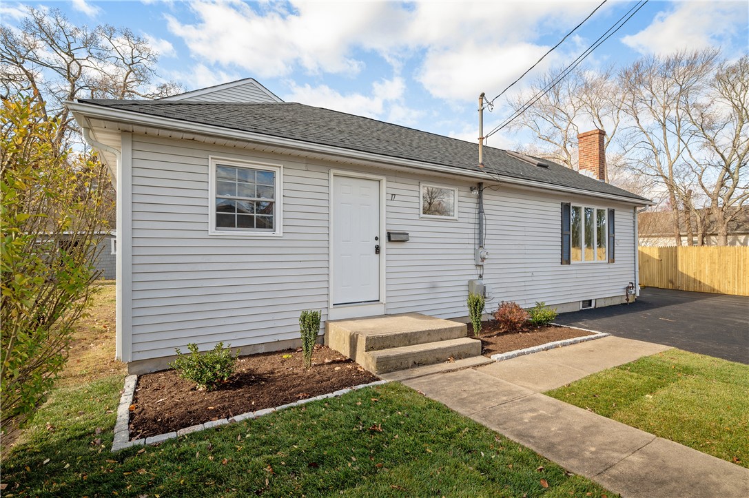 17 Alaska Street Coventry, RI 02816 - Photo 6 of 29 Gallery Image 6