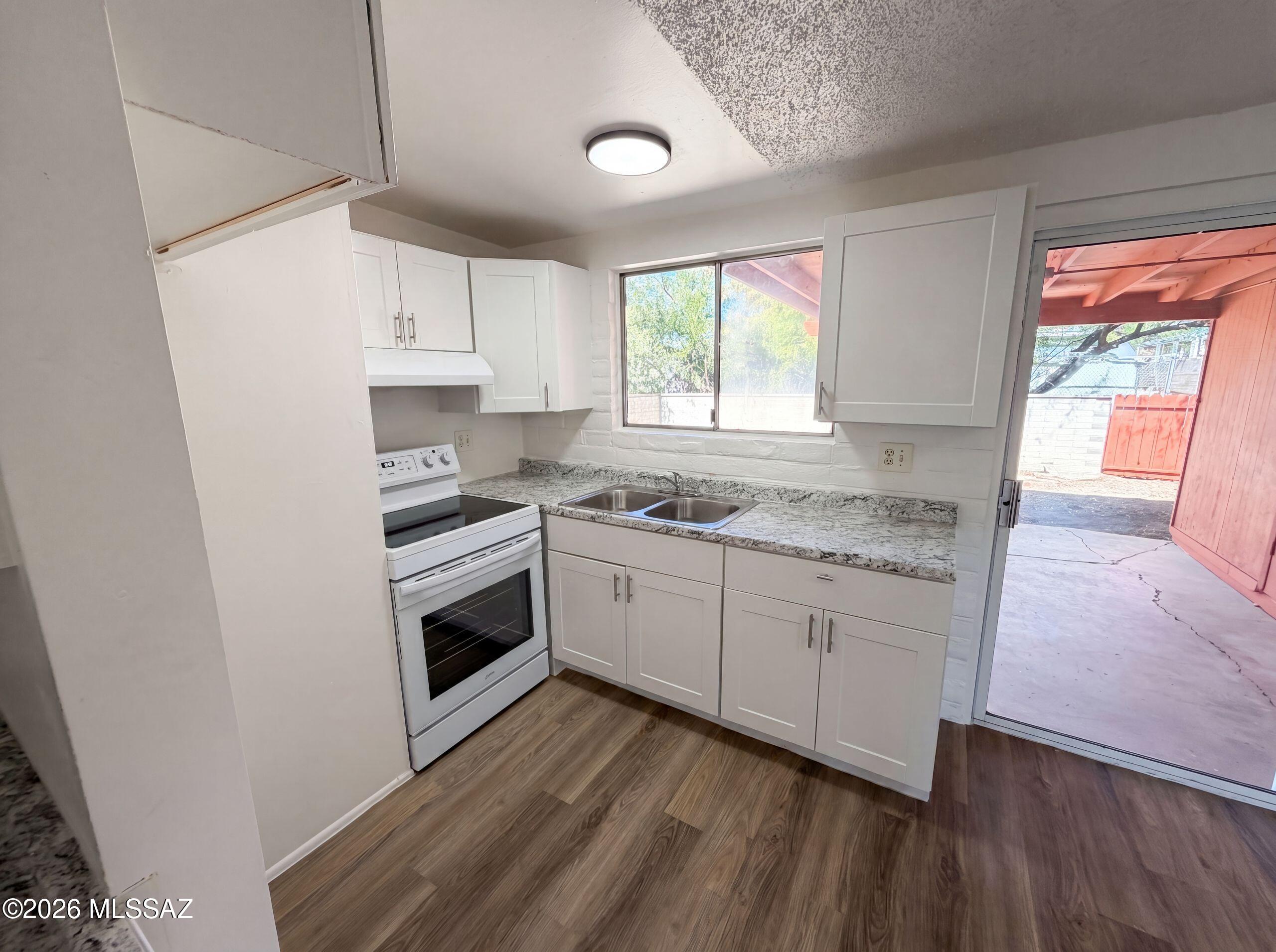 2704 South Lands End Road Tucson, AZ 85713 - Photo 2 of 18 Virtually Staged