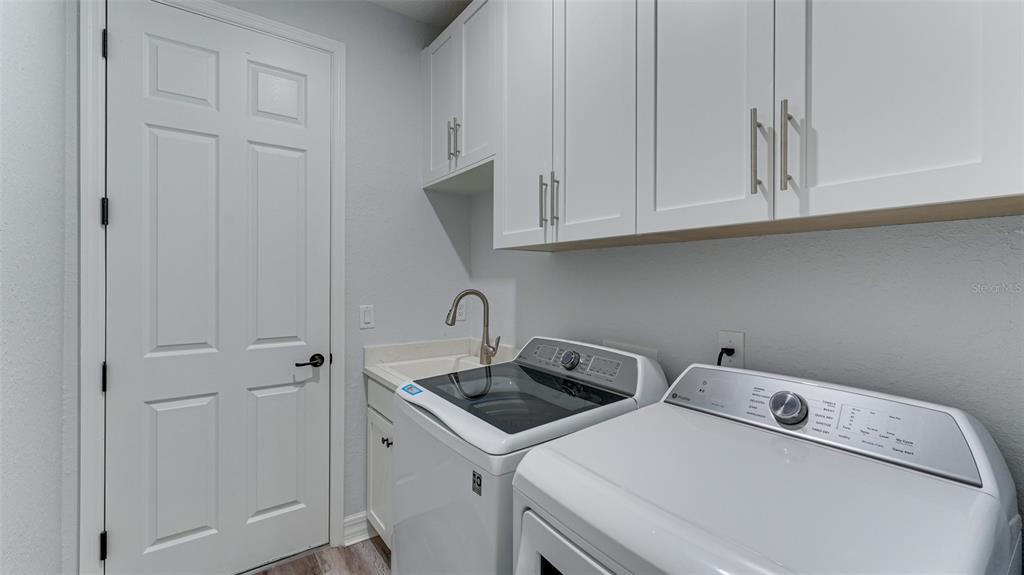 5725 Cheech Glen Lakewood Ranch, FL 34211 - Photo 20 of 63 a utility room with dryer and washer