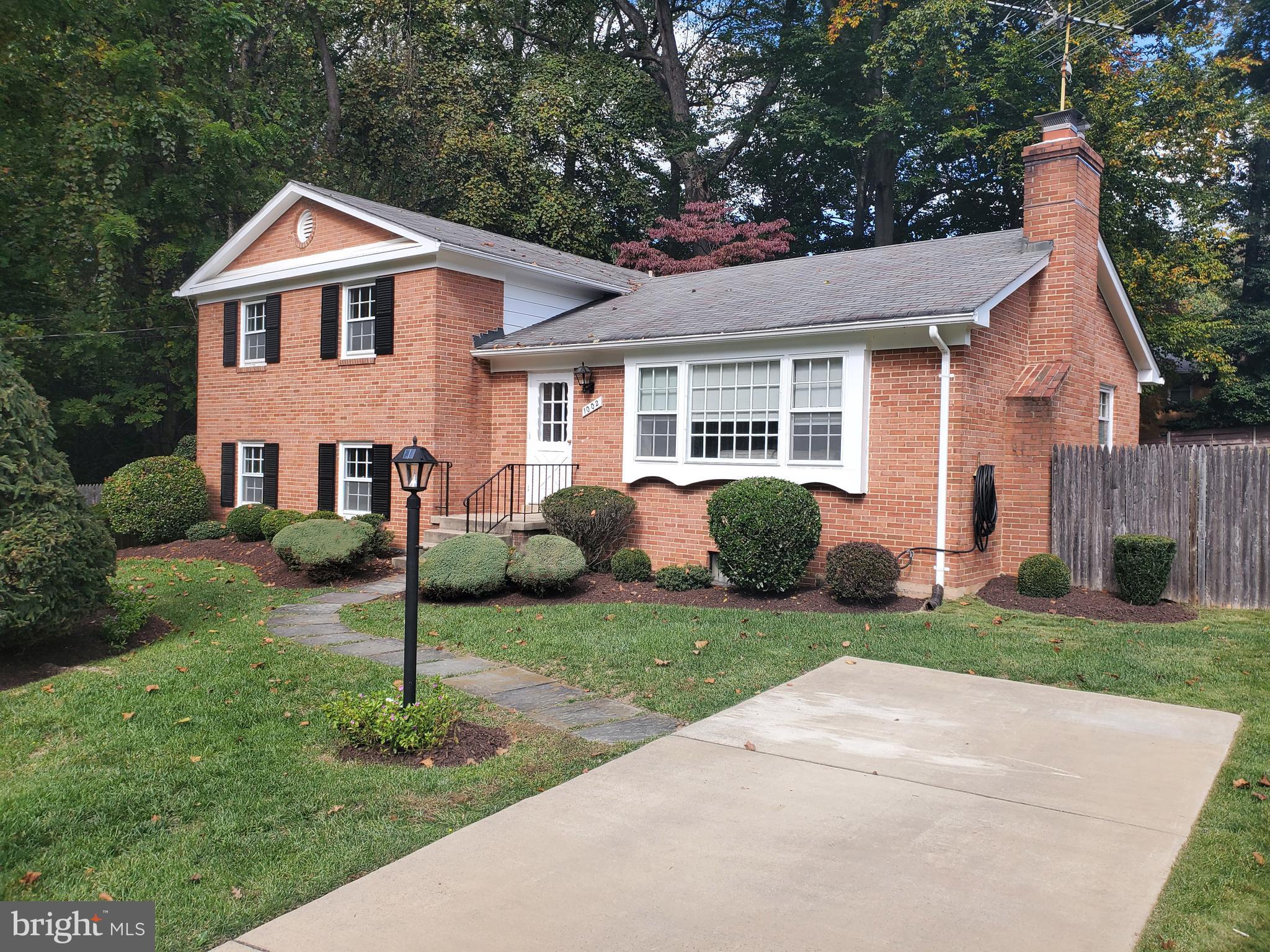 1002 Robroy Drive Silver Spring, MD 20903 - Photo 2 of 37 Gallery Image 2