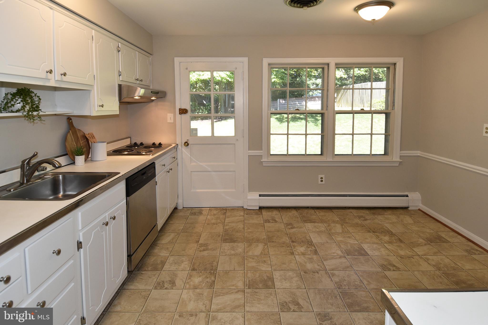 1002 Robroy Drive Silver Spring, MD 20903 - Photo 7 of 37 Gallery Image 7