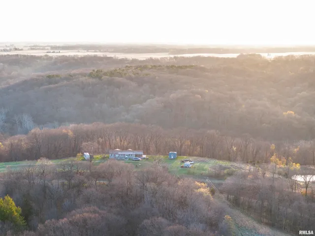 $895,000 | 17217 North Dairy Farm Road, Smithfield, IL 61477