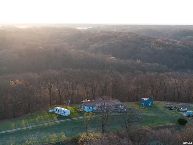 $895,000 | 17217 North Dairy Farm Road, Smithfield, IL 61477