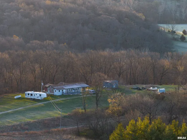 $895,000 | 17217 North Dairy Farm Road, Smithfield, IL 61477