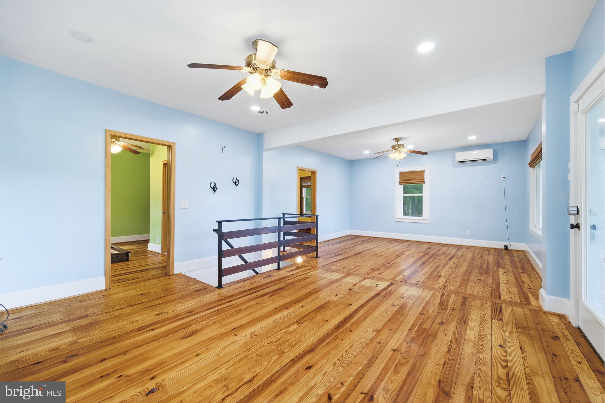 527 Panhandle Road Bentonville, VA 22610 - Photo 10 of 51 Living Room