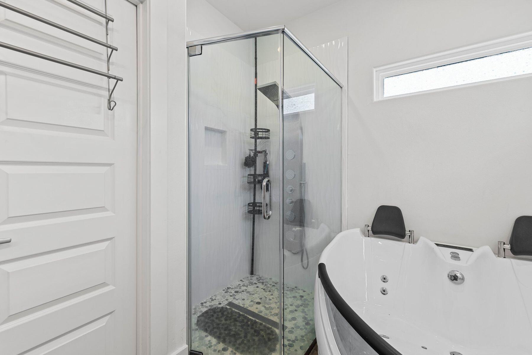 736 Comanche Drive Fort Walton Beach, FL 32547 - Photo 31 of 49 a bathroom with a bathtub and shower