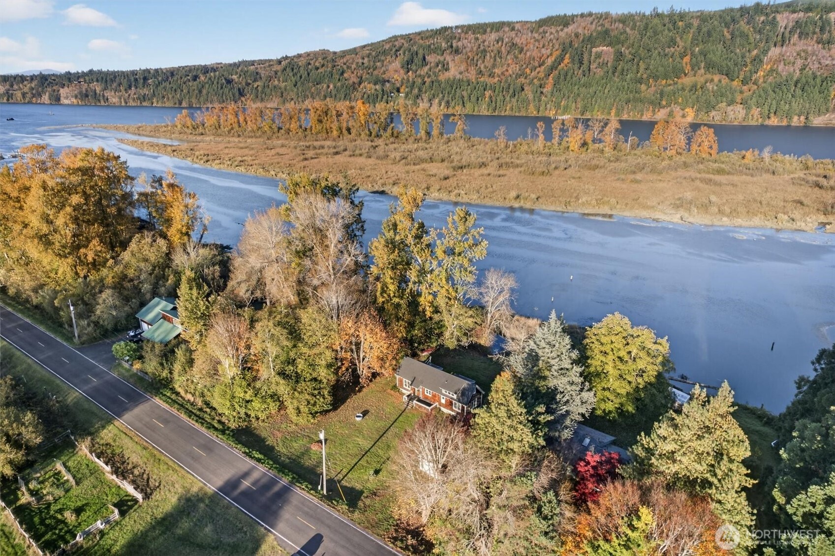 357 East Birnie Slough Road Cathlamet, WA 98612 - Photo 6 of 37