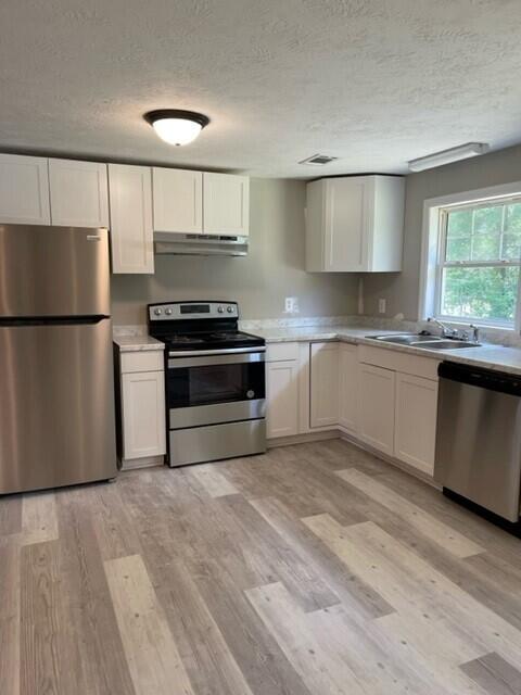 218 Thompson Road Augusta, GA 30906 - Photo 5 of 19 Beautifully updated kitchen.