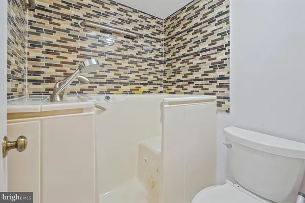 $2,850 | 5902 Mt Eagle Drive, Unit 1601, Alexandria, VA 22303