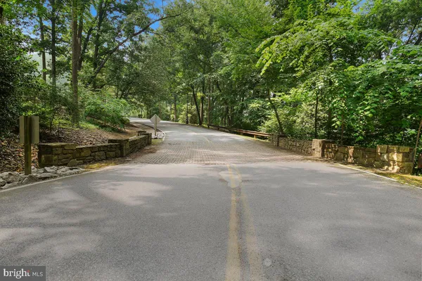 $2,850 | 5902 Mt Eagle Drive, Unit 1601, Alexandria, VA 22303