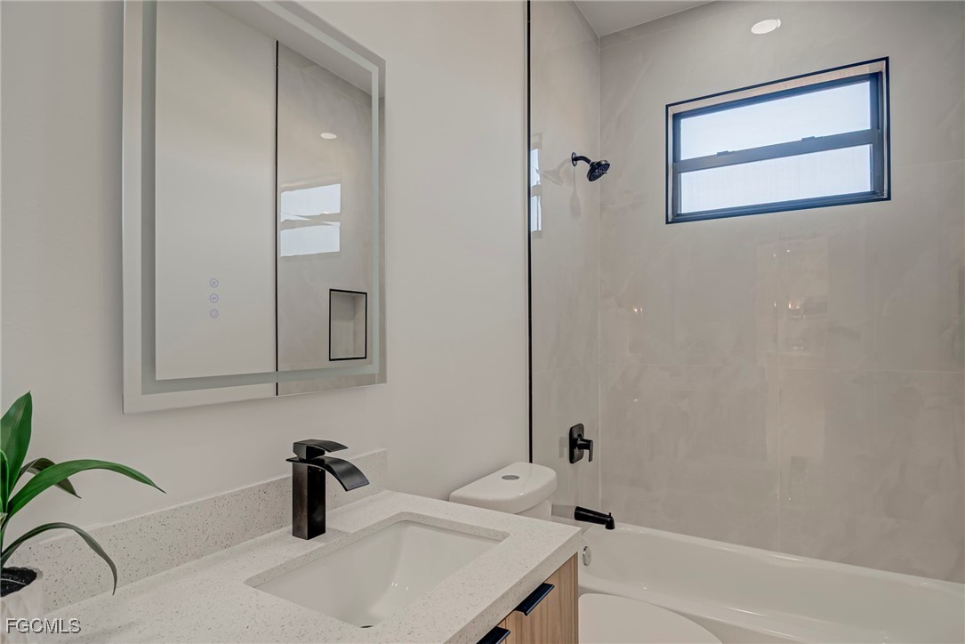 3601 28th Street Southwest Lehigh Acres, FL 33976 - Photo 20 of 35 a bathroom with a sink and a bathtub