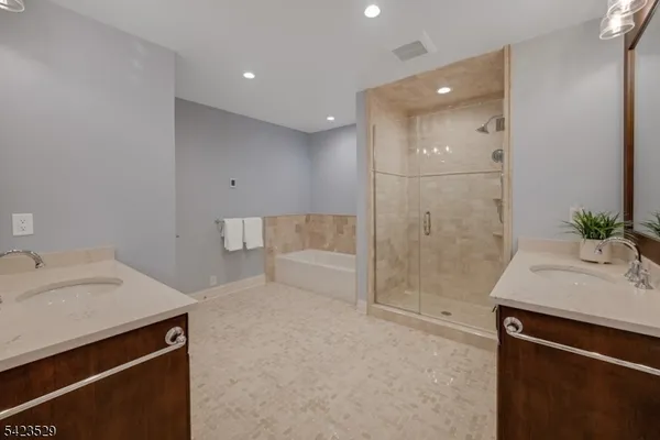 $1,425,000 | 5 Green Way, New Providence, NJ 07974