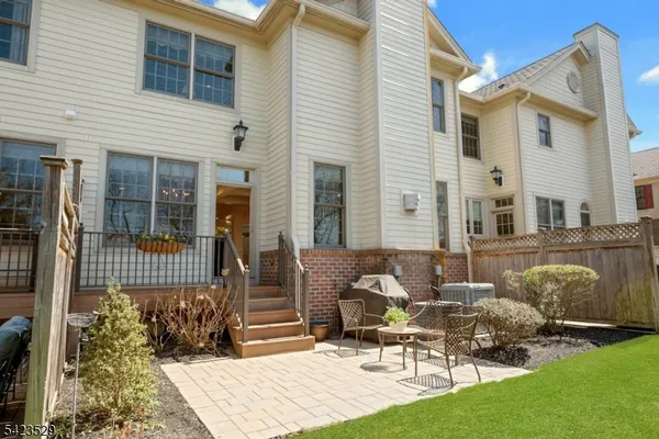 $1,425,000 | 5 Green Way, New Providence, NJ 07974