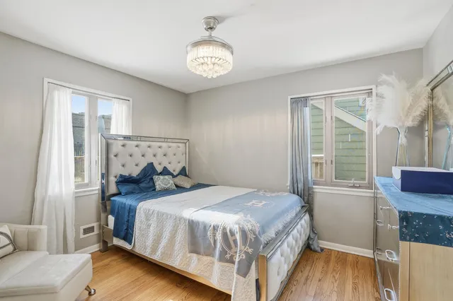 $200,000 | 537 East 161st Place, South Holland, IL 60473