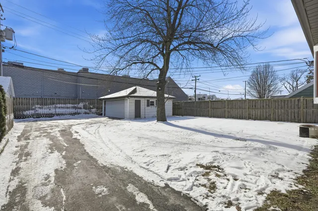 $200,000 | 537 East 161st Place, South Holland, IL 60473