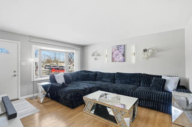 $200,000 | 537 East 161st Place, South Holland, IL 60473