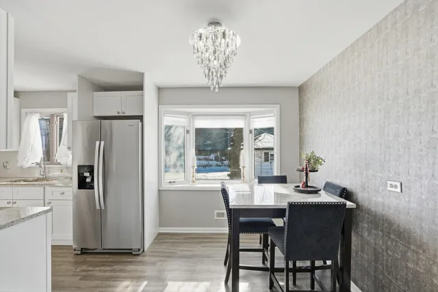 $200,000 | 537 East 161st Place, South Holland, IL 60473