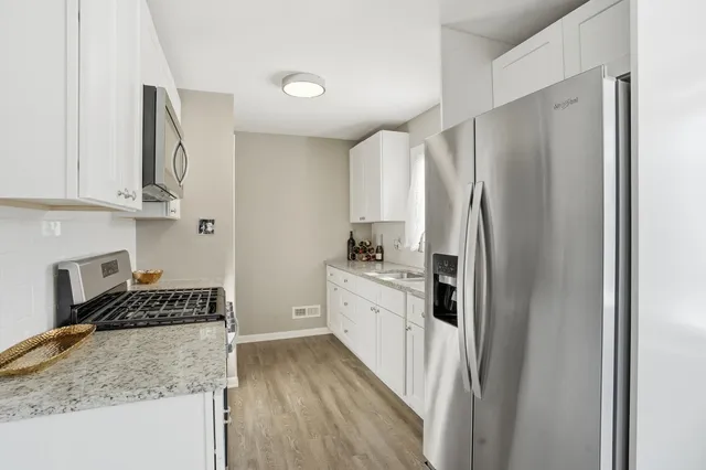 $200,000 | 537 East 161st Place, South Holland, IL 60473