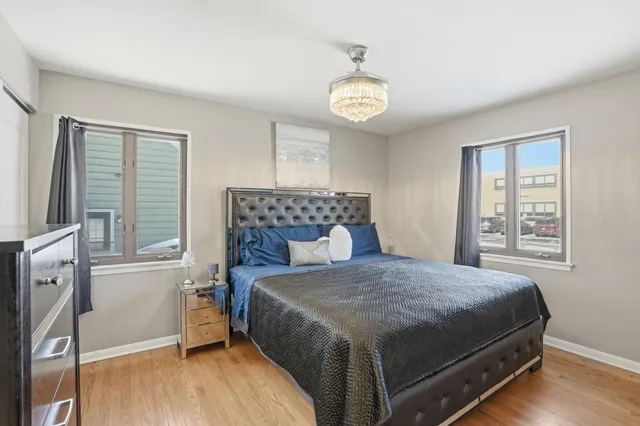 $200,000 | 537 East 161st Place, South Holland, IL 60473