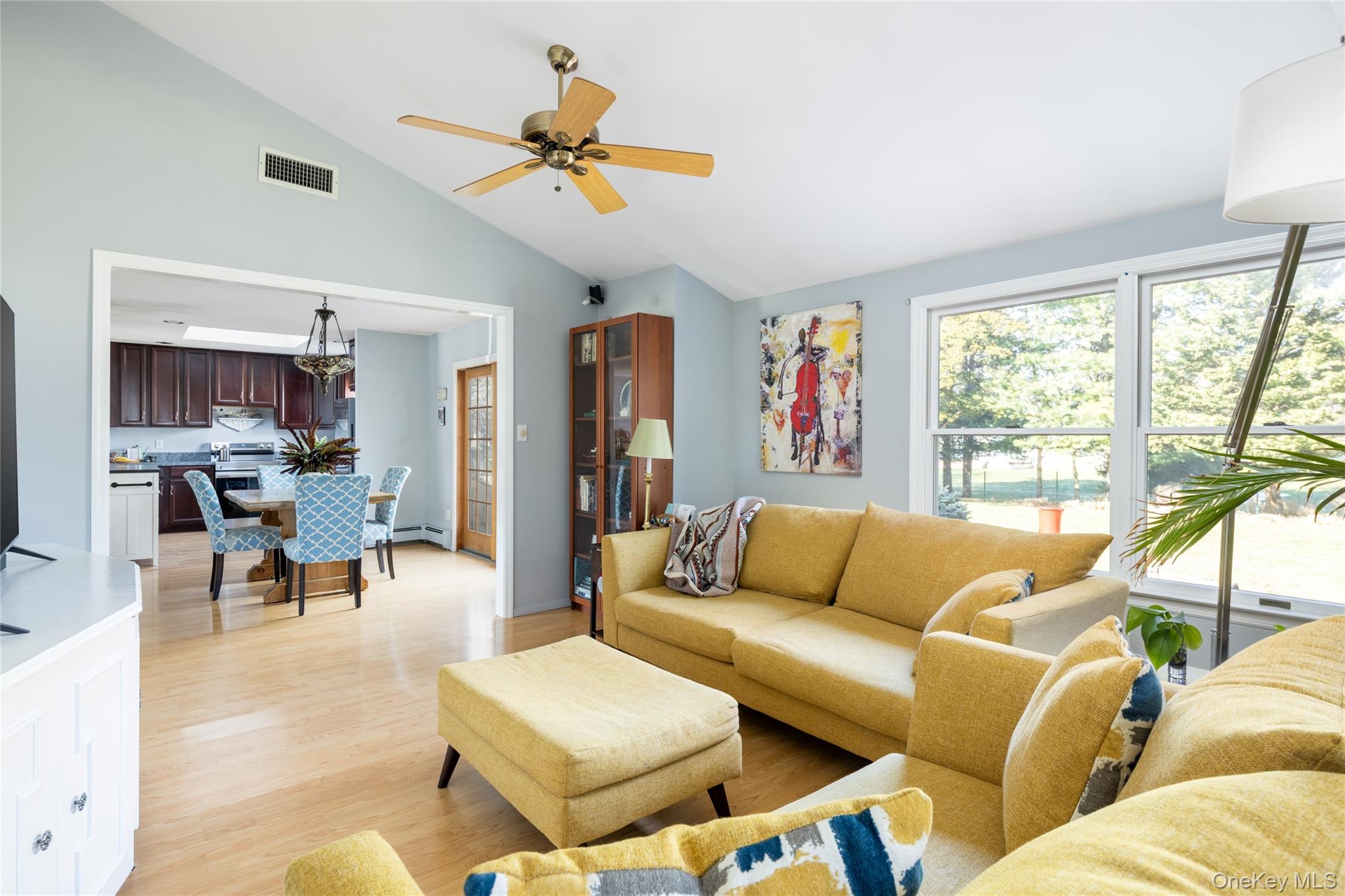 340 Rambler Road Southold, NY 11971 - Photo 8 of 18 Large Family Room