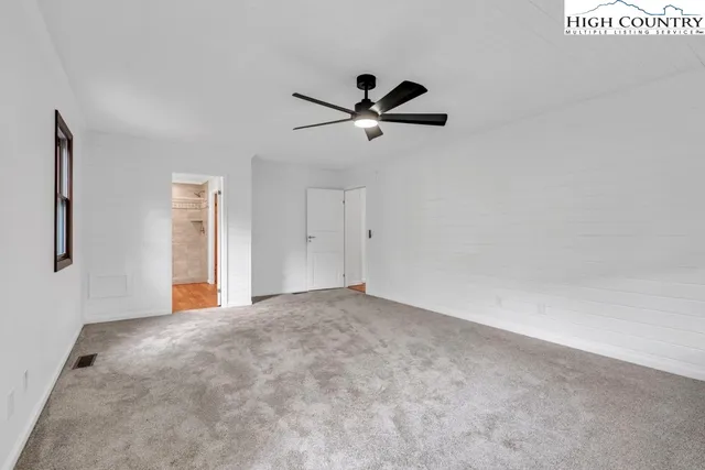 a view of empty room with ceiling fan