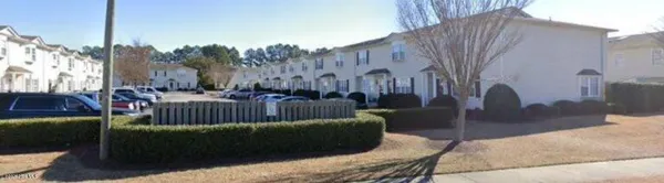 $1,000 | 3812 East Vancroft Circle, Unit L3, Winterville, NC 28590