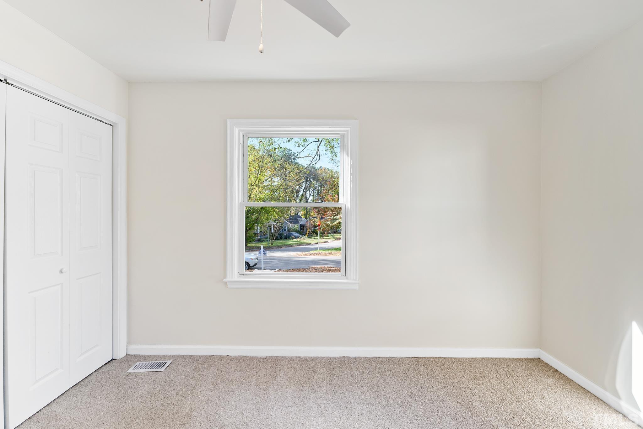 401 Plainview Avenue Raleigh, NC 27604 - Photo 21 of 28 an empty room with a window