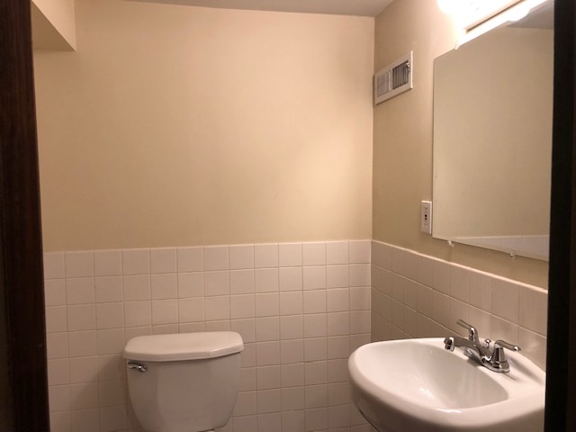 624 Quail Run Road Matteson, IL 60443 - Photo 16 of 30 a bathroom with a sink a toilet and a mirror