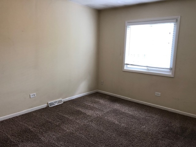 624 Quail Run Road Matteson, IL 60443 - Photo 23 of 30 an empty room with a window