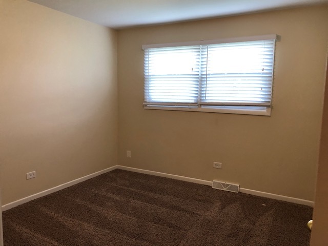 624 Quail Run Road Matteson, IL 60443 - Photo 24 of 30 an empty room with a window