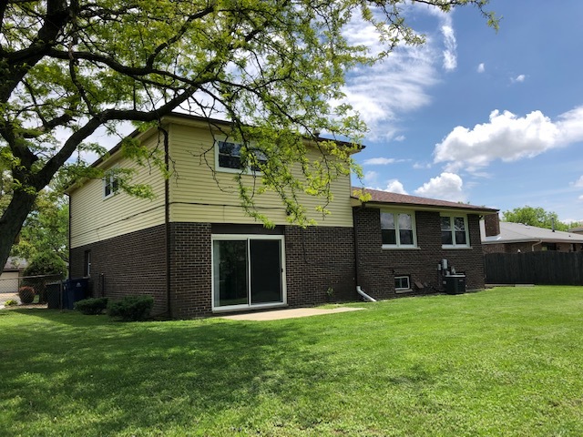624 Quail Run Road Matteson, IL 60443 - Photo 28 of 30 a house view with a garden space