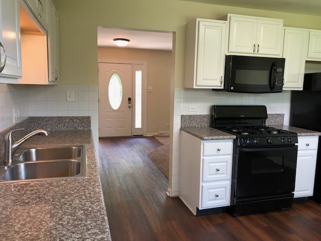 624 Quail Run Road Matteson, IL 60443 - Photo 10 of 30 a kitchen with stainless steel appliances granite countertop a stove a microwave and a sink