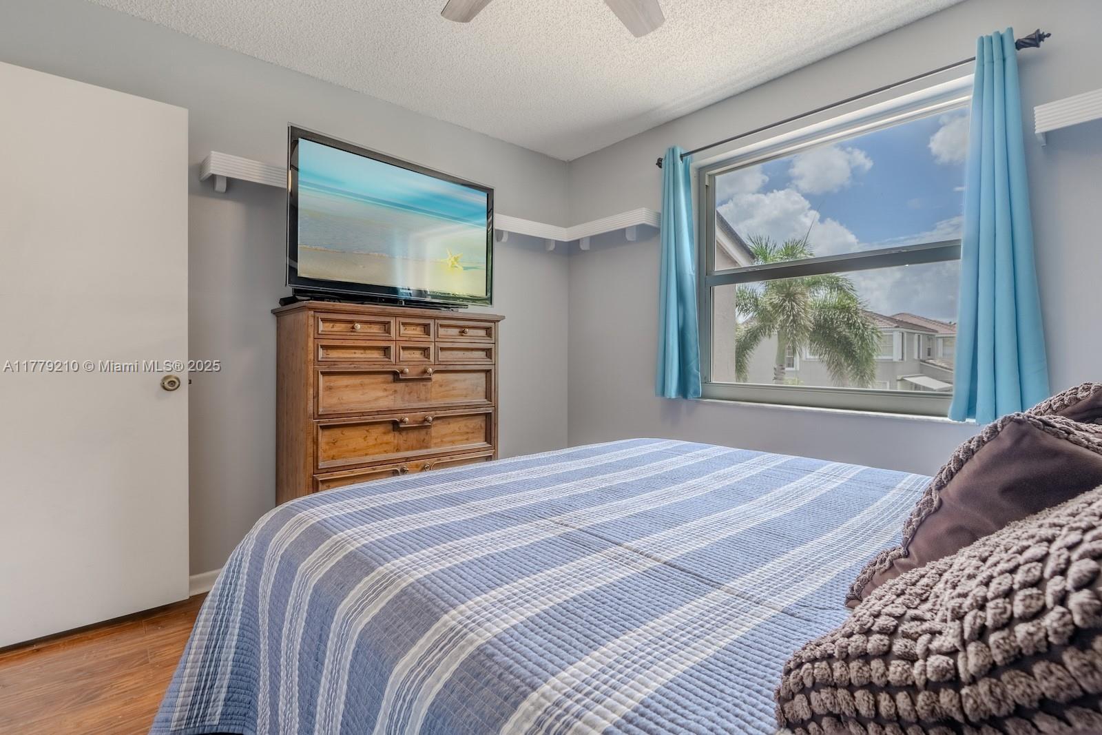 Towngate Pembroke Pines, FL 33028 - Photo 25 of 41 a bedroom with a bed and a window