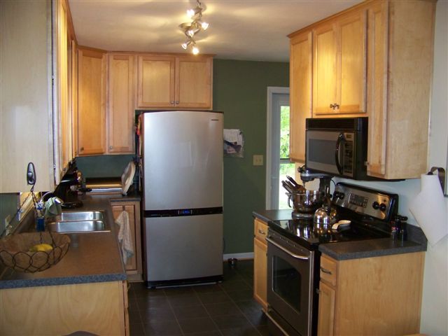 337 Oak Drive Blue Ridge, VA 24064 - Photo 4 of 21 kitchen
