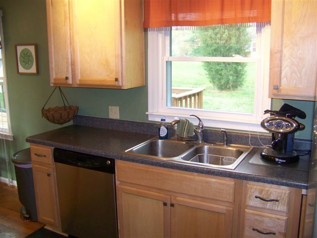 337 Oak Drive Blue Ridge, VA 24064 - Photo 5 of 21 kitchen