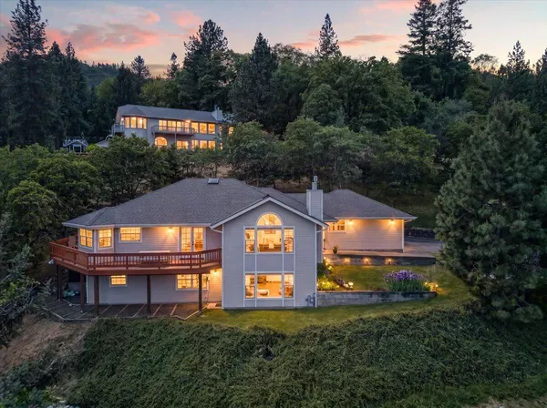 $715,000 | 1020 Walker Avenue, Ashland, OR 97520