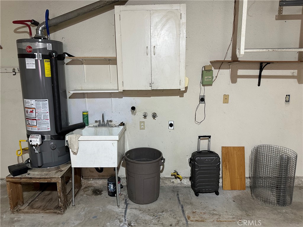 14572 Lighthouse Lane Helendale, CA 92342 - Photo 20 of 24 a room with furniture a rug toys and windows