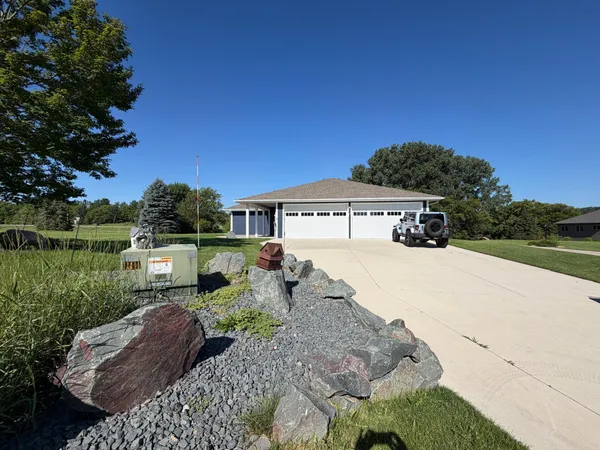 $450,000 | 1740 Bay Oaks Drive, Albert Lea, MN 56007